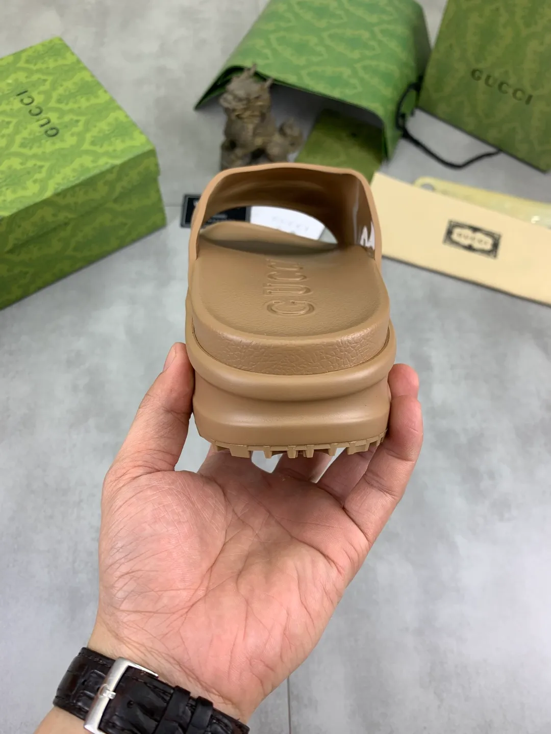 Men's Men's Shoes 💰P300💰[New Style] High Version 🎁🎁🎁 GUCCI New Year of the Snake casual slippers, original official website, perfect workmanship, transmitting a kind of noble luxury, sublimating its definition of luxury in Gucci's high-end extraordinary craftsmanship. Original Gucci double G combination outsole, code number: 35-46, complete package